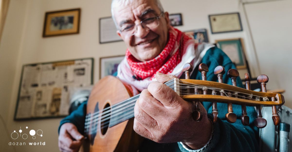 Musician playing the oud, a key instrument in Arabic maqam Hijaz performance — Dozan World
